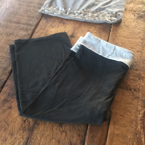 Victoria's Secret Pants - 🆕Victoria’s Secret  grey fold over yoga capris